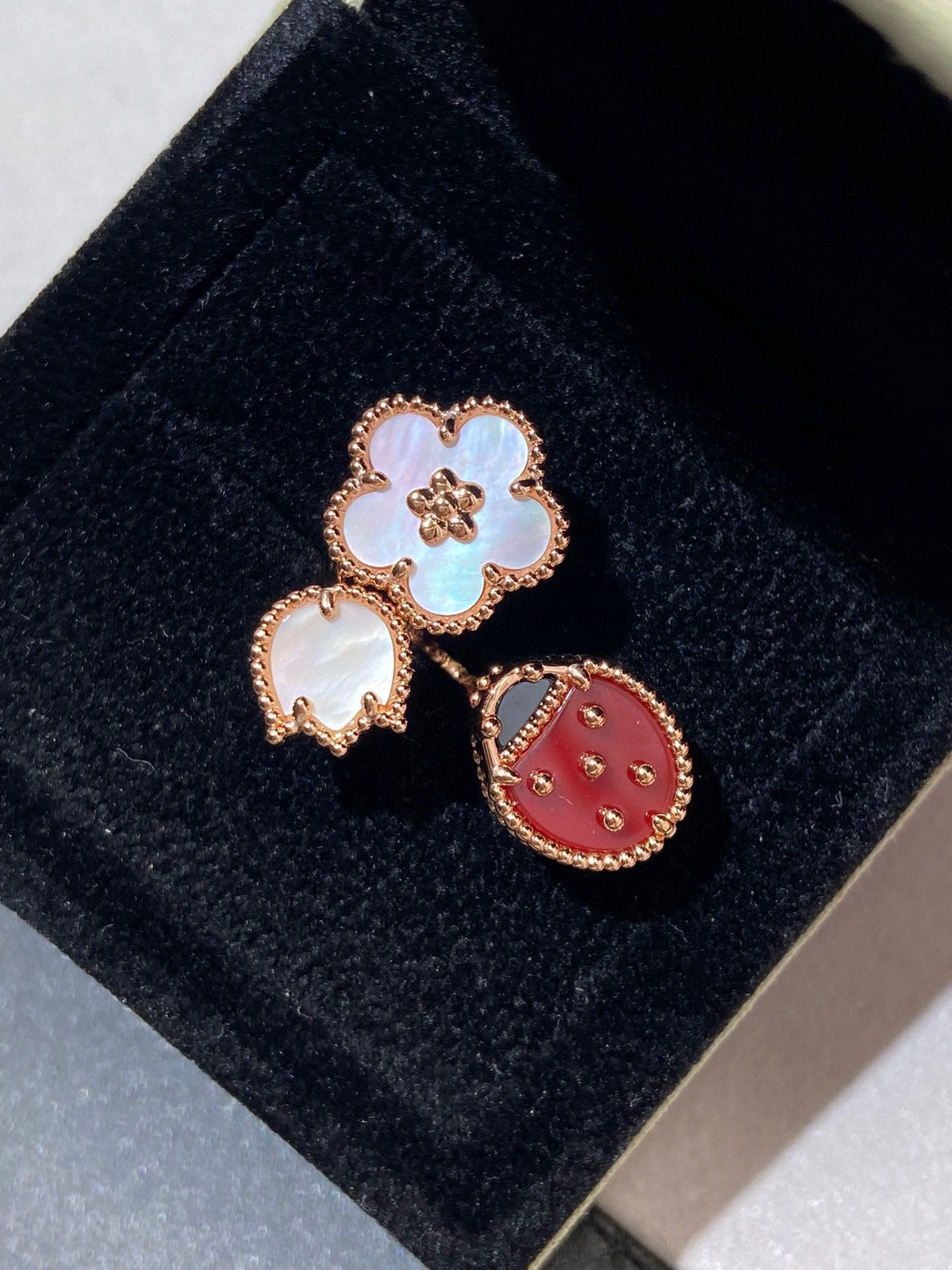 VCA LUCKY 3 MOTIF ROSE GOLD RING
