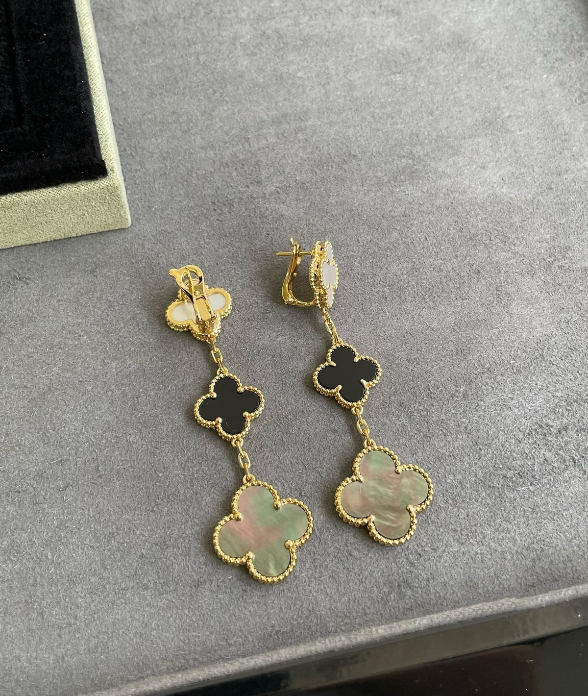 VCA CLOVER 3 MOTIF MOP ONYX DARK MOP PINK GOLD EARRINGS
